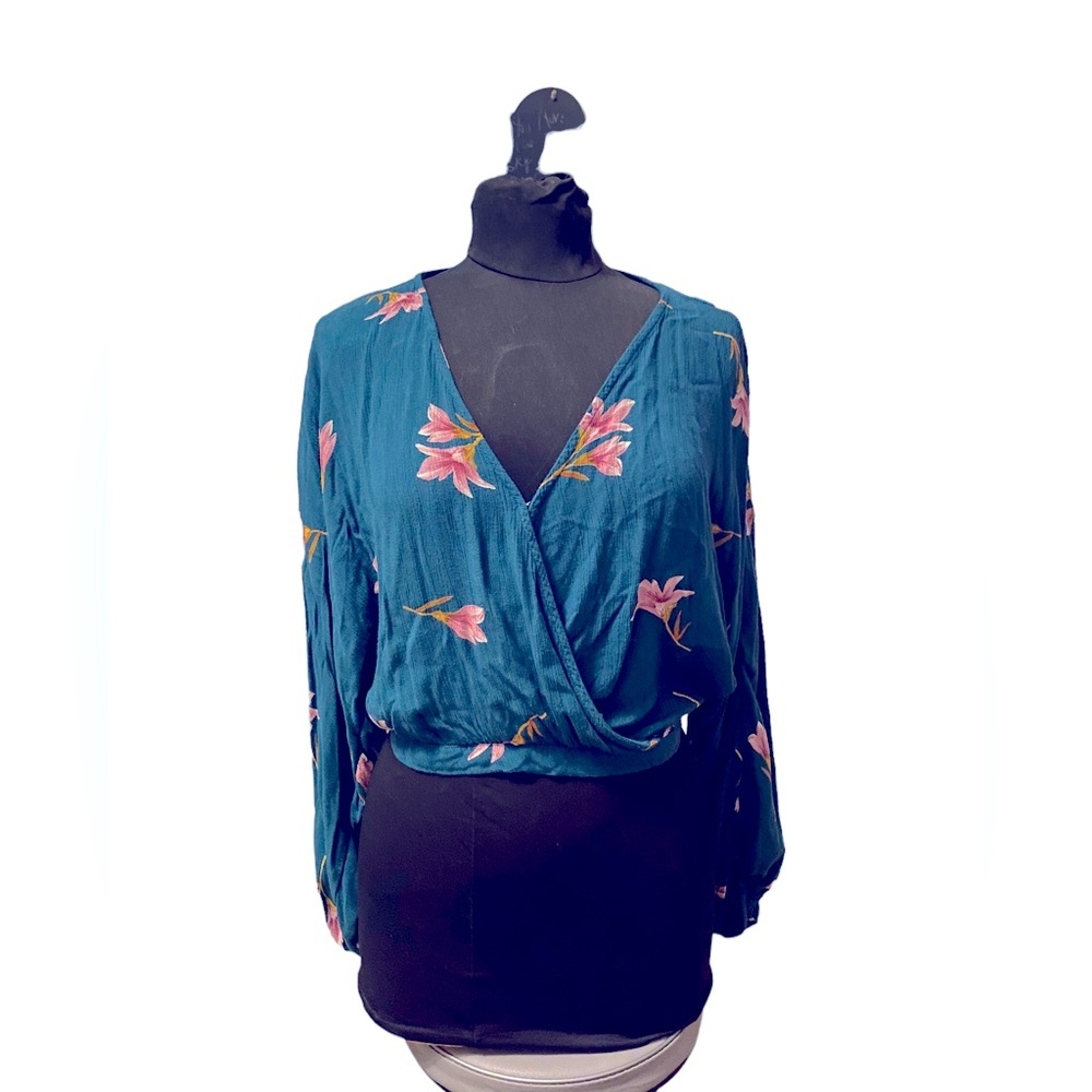 Woman’s Billabong crop top